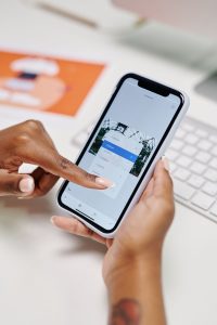 Close-up of hands scheduling a post on a smartphone touchscreen